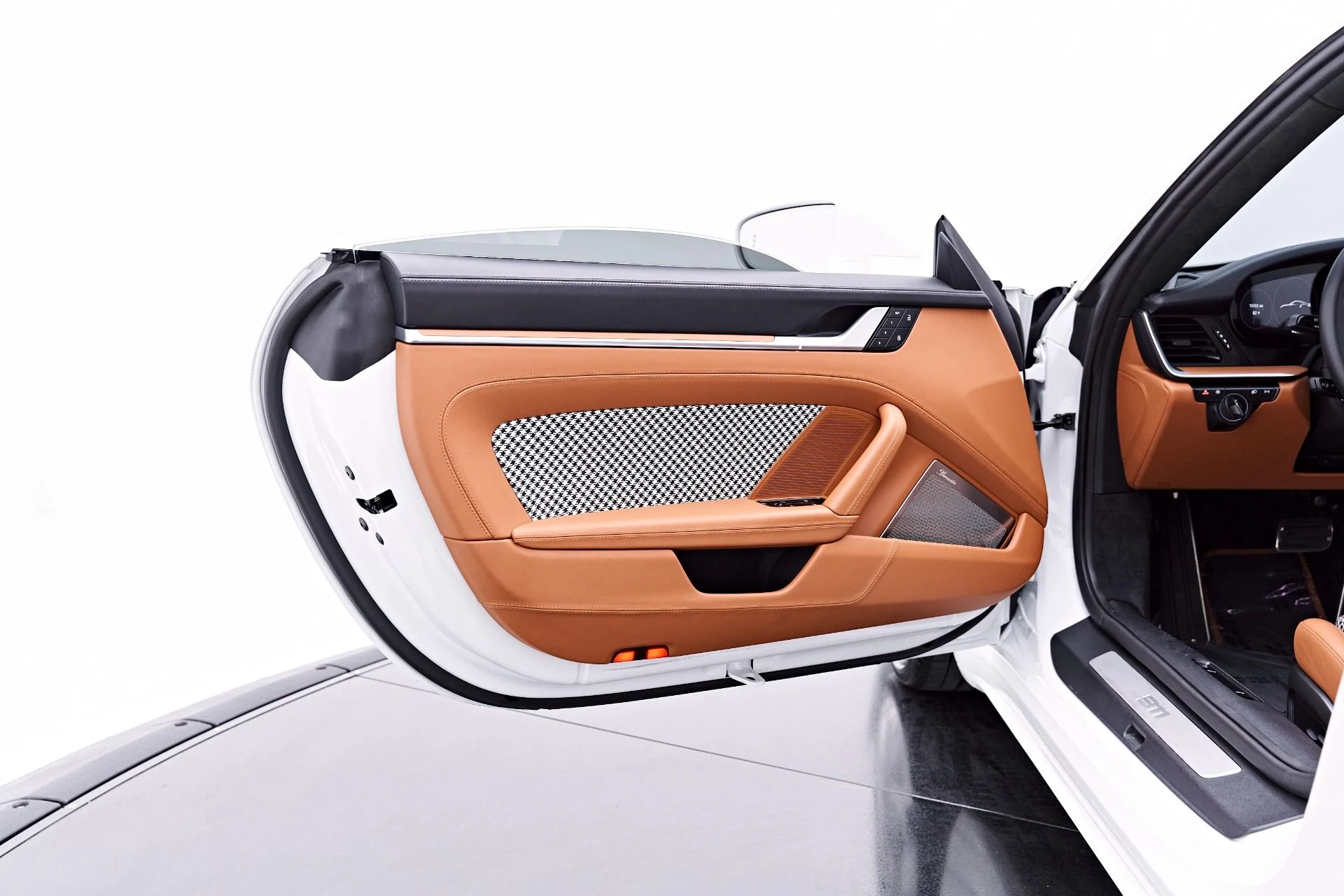 mph034_3036525941_Used_2024_Porsche_911_Turbo_S_1777505258_8bbe508922