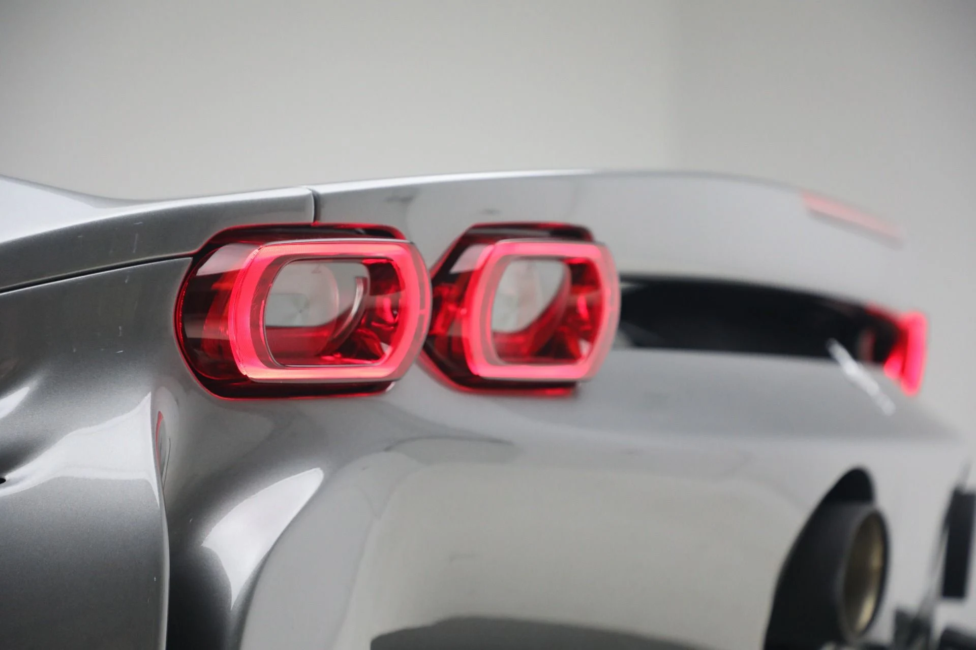 mph034_3041175101_Used_2024_Ferrari_SF_90_Spider_1774722277_fcffaecad9