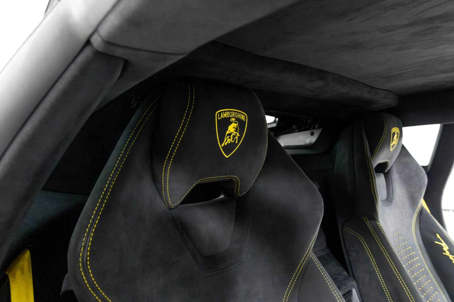 mph034_3046548966_Used_2018_Lamborghini_Huracan_Performante_1762565913_3184e04412