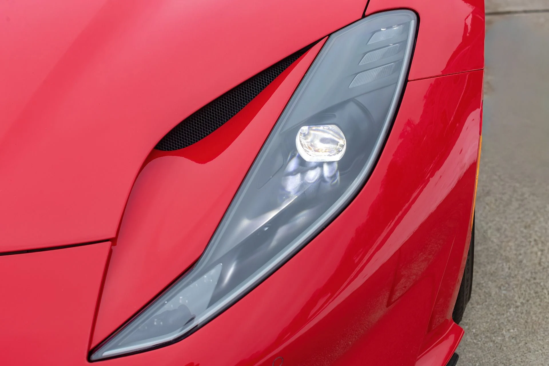 mph034_3056181170_Used_2020_Ferrari_812_Superfast_1765217828_761a01f441