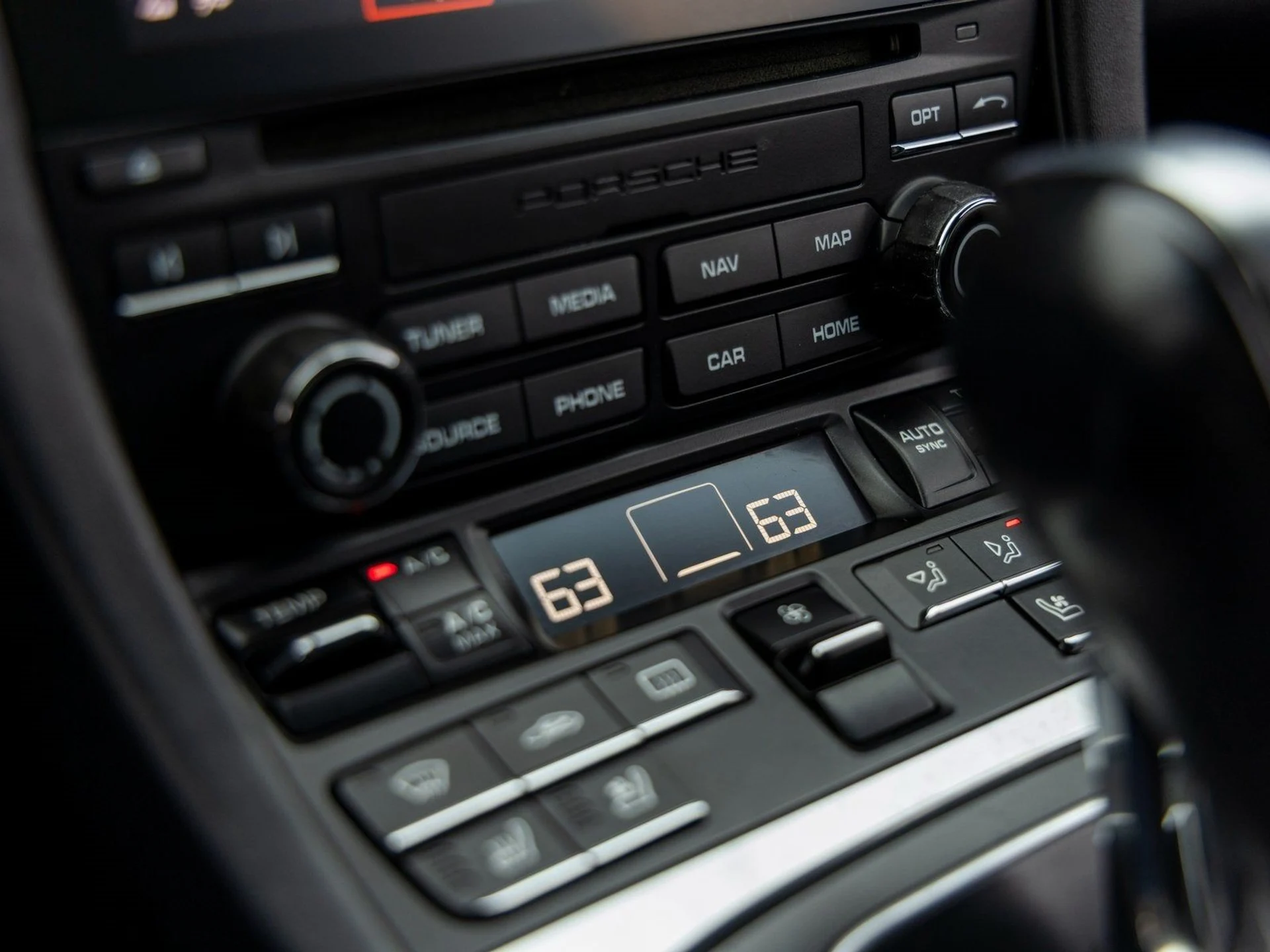 mph034_307089829_35_5cd99031cb