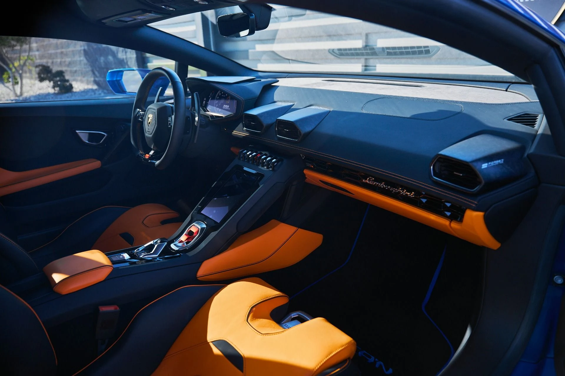 mph034_3073474565_Used_2020_Lamborghini_Huracan_EVO_Base_1766024331_6e56672953