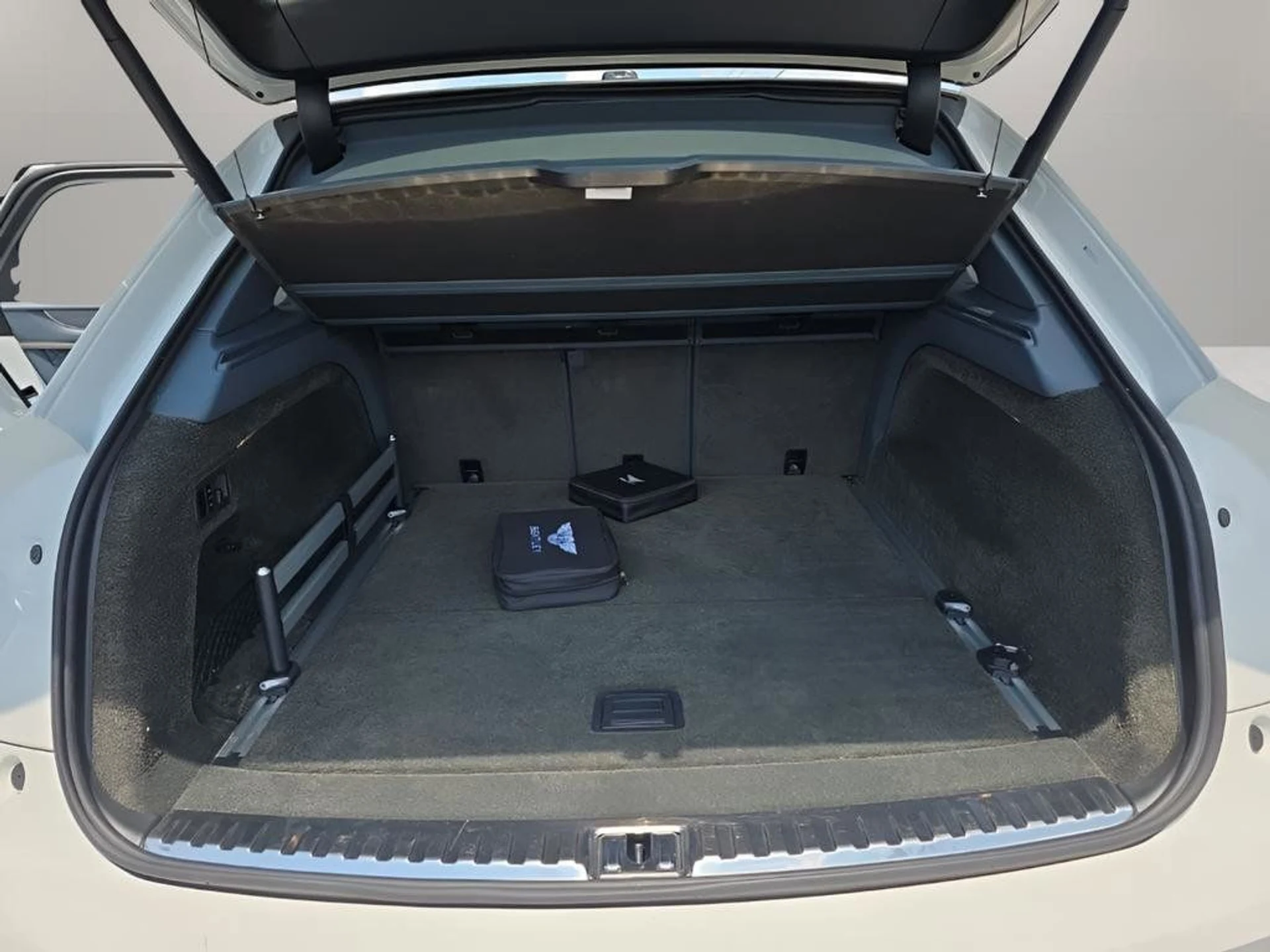 mph034_3074590398_69f465ee552445ec8dc24a4424d395ee_c32a7efd50