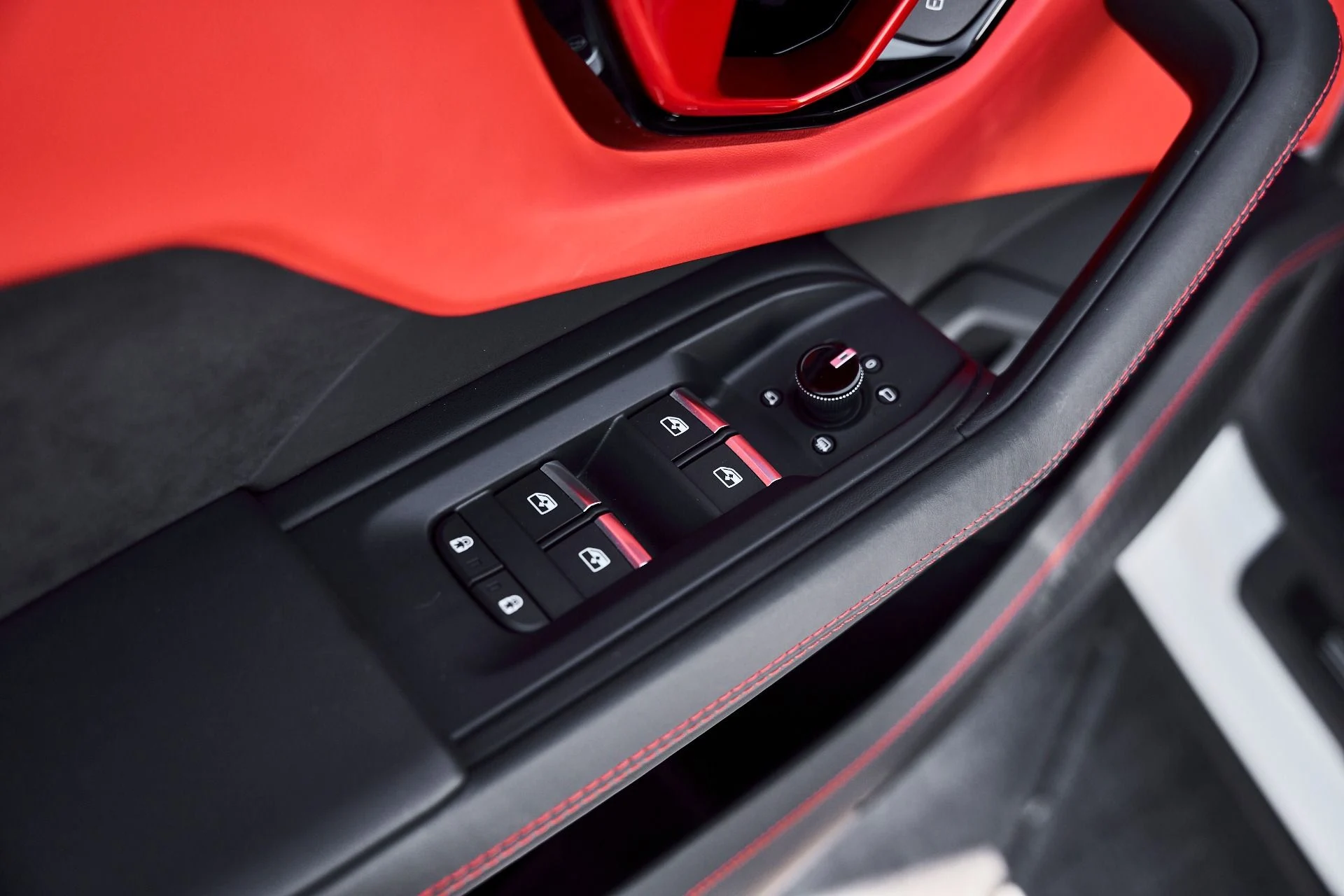 mph034_3075761412_Used_2023_Lamborghini_Urus_S_1780535981_010c3b20a0