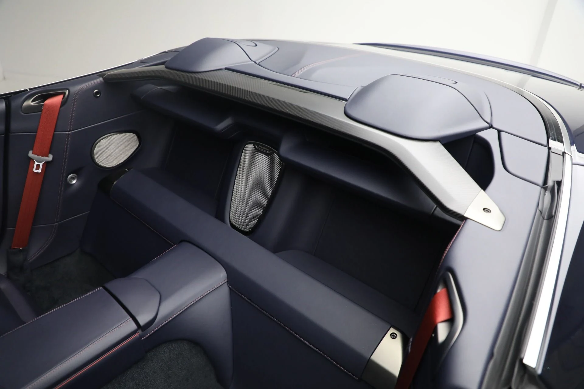 mph034_3088284459_New_2026_Aston_Martin_Vanquish_Volante_1762784359_8722903a83