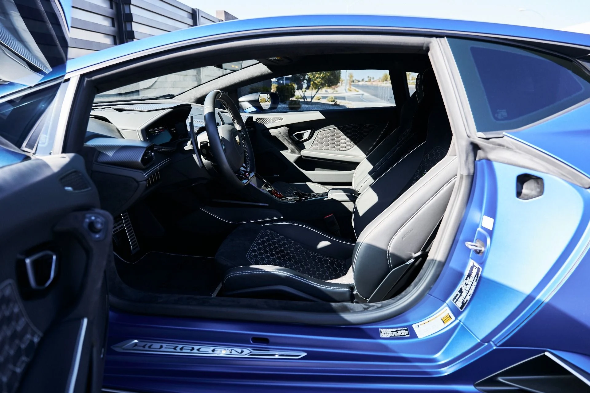 mph034_3105652440_Used_2023_Lamborghini_Huracan_Tecnica_Base_1774403198_d4810bcfde