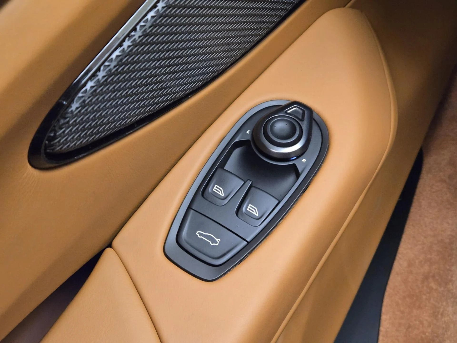 mph034_3106064161_New_2026_Aston_Martin_Vantage_1761803407_28b851b52a