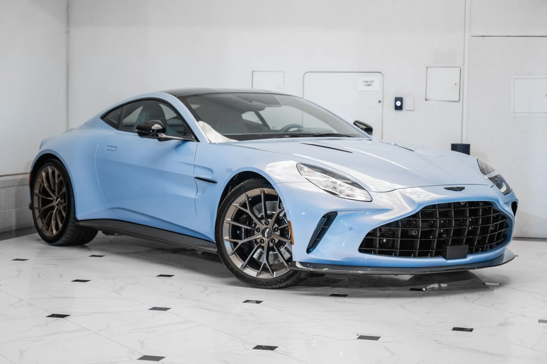 mph034_3113461856_New_2026_ASTON_MARTIN_VANTAGE_1759240597_81e2821c41