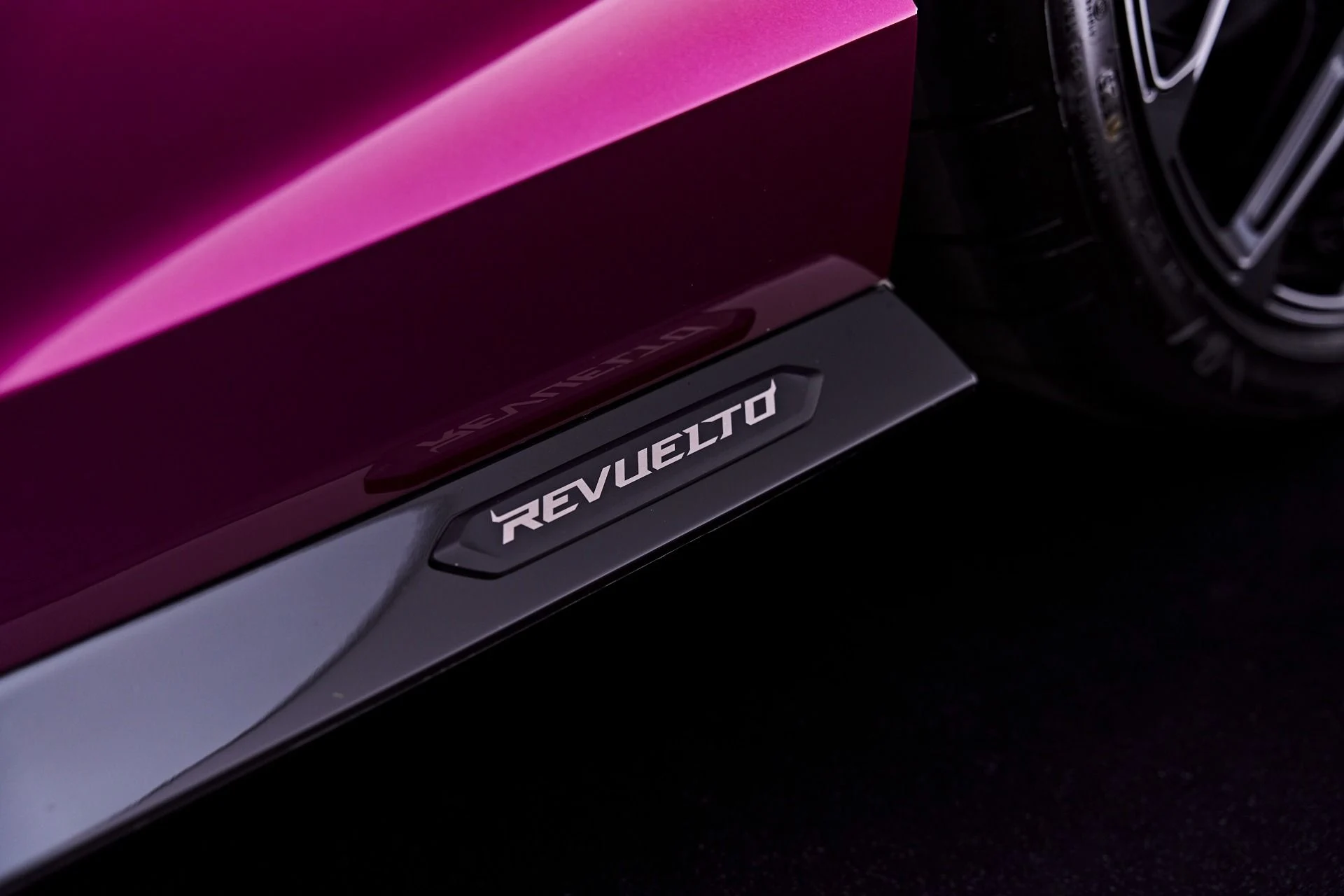 mph034_3134103750_Used_2025_Lamborghini_Revuelto_Base_1782965048_311f7ad9e7