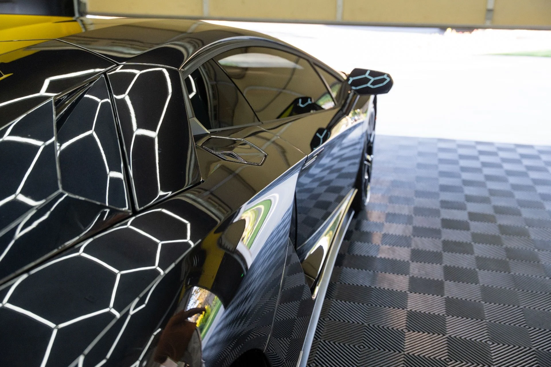 mph034_3141903864_Used_2018_Lamborghini_Aventador_LP_740_4_S_1792436167_10de8b99e1