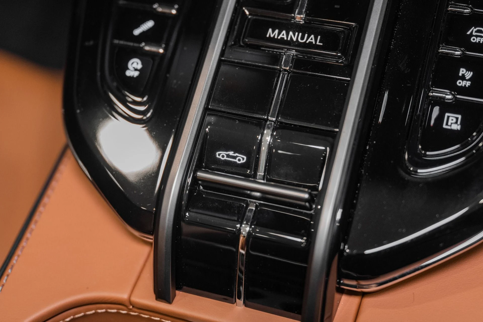 mph034_3150638821_New_2026_Aston_Martin_Vantage_Roadster_1785470681_34509f80ed