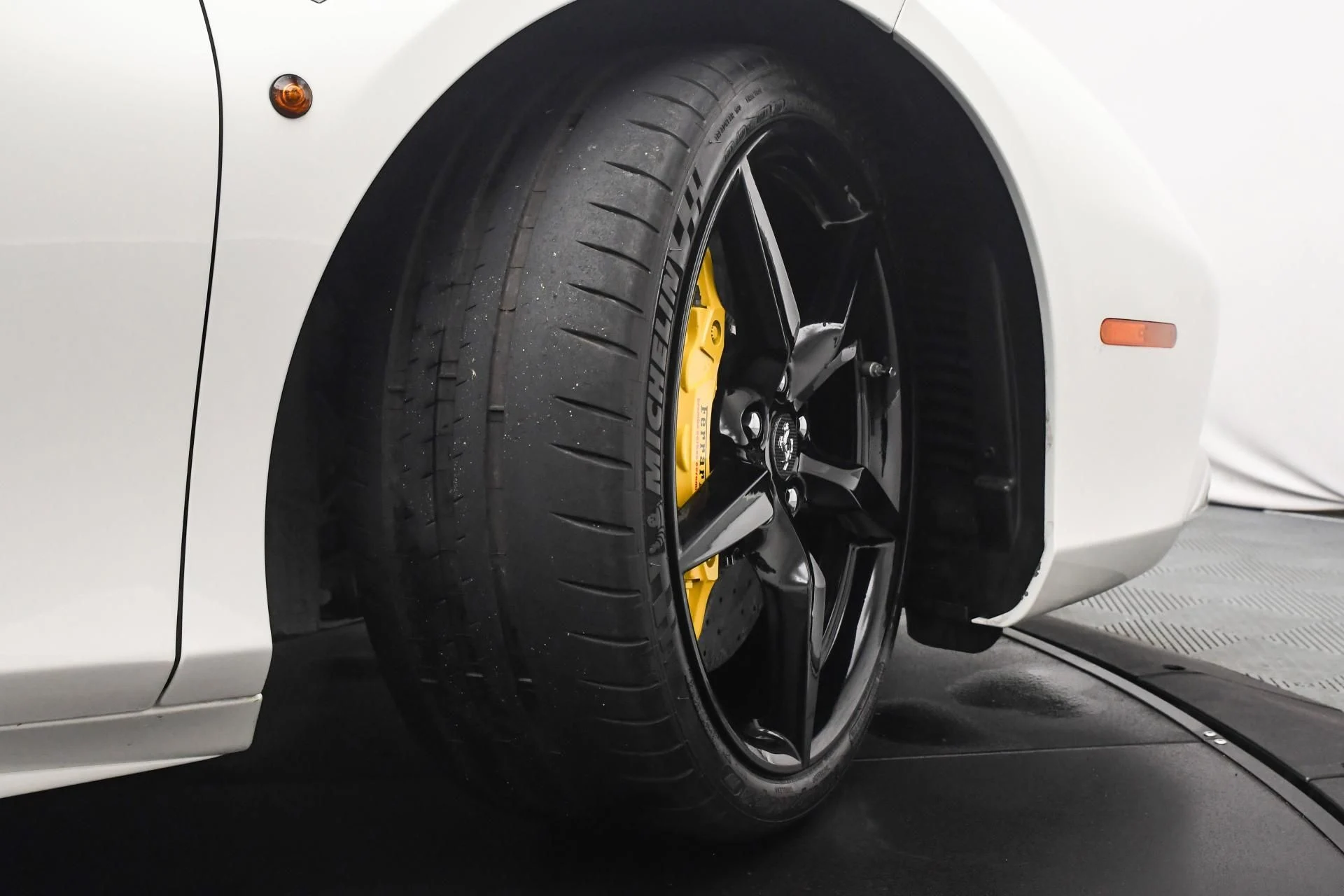 mph034_3167133091_Used_2016_Ferrari_488_Spider_1750234928_e33800ec1b