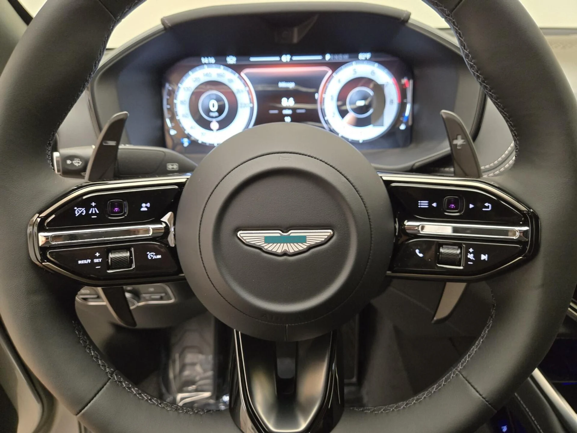 mph034_3198379709_New_2025_Aston_Martin_DBX_707_1753162770_b5940d56ee