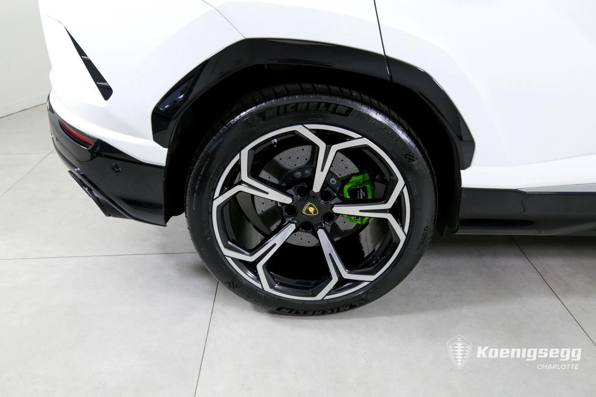 mph034_3201630973_Used_2019_Lamborghini_Urus_1714496221_43216db87e