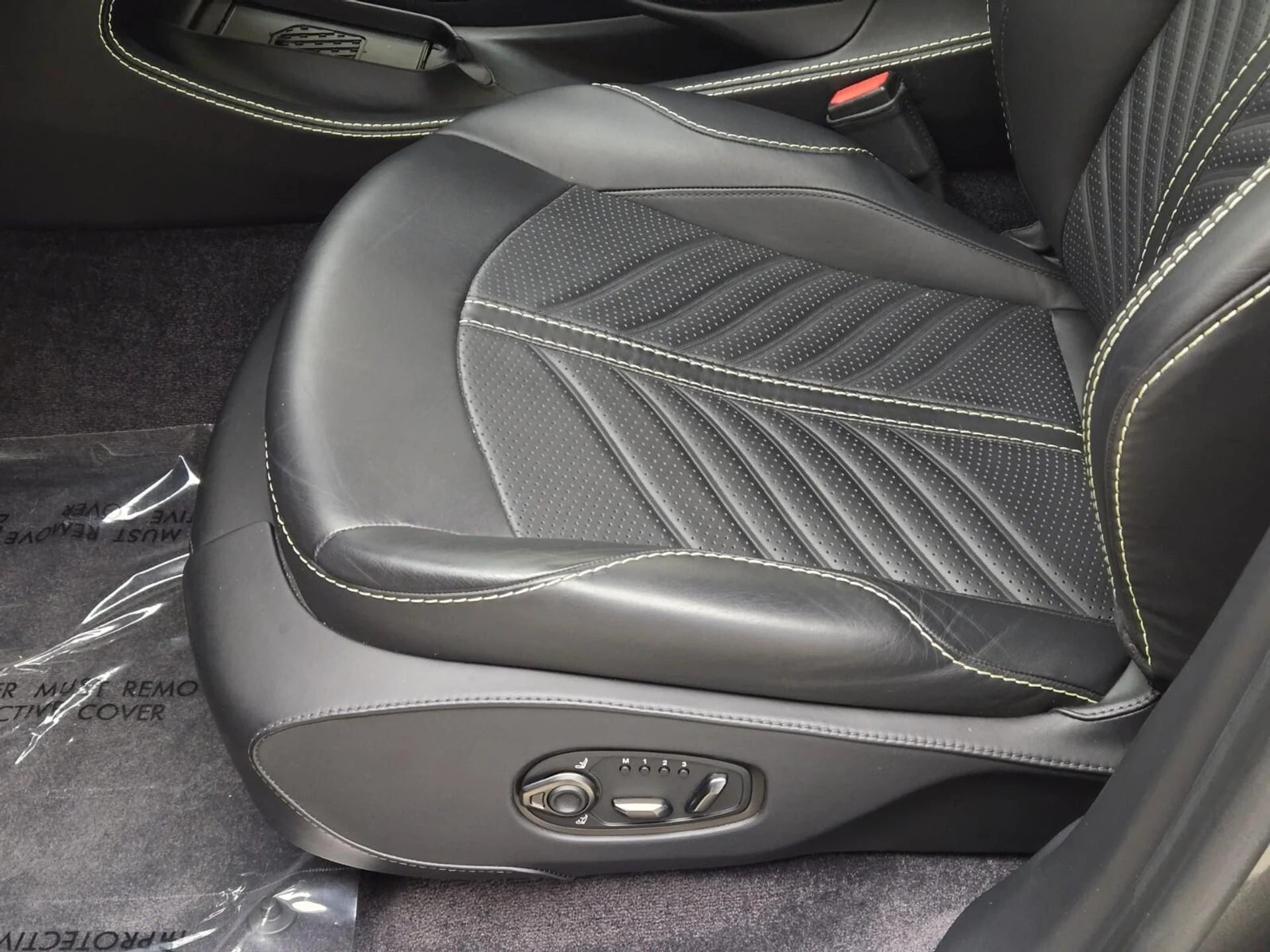 mph034_3206314868_Used_2023_Aston_Martin_DBX_707_1758610651_4f4cff9cb6