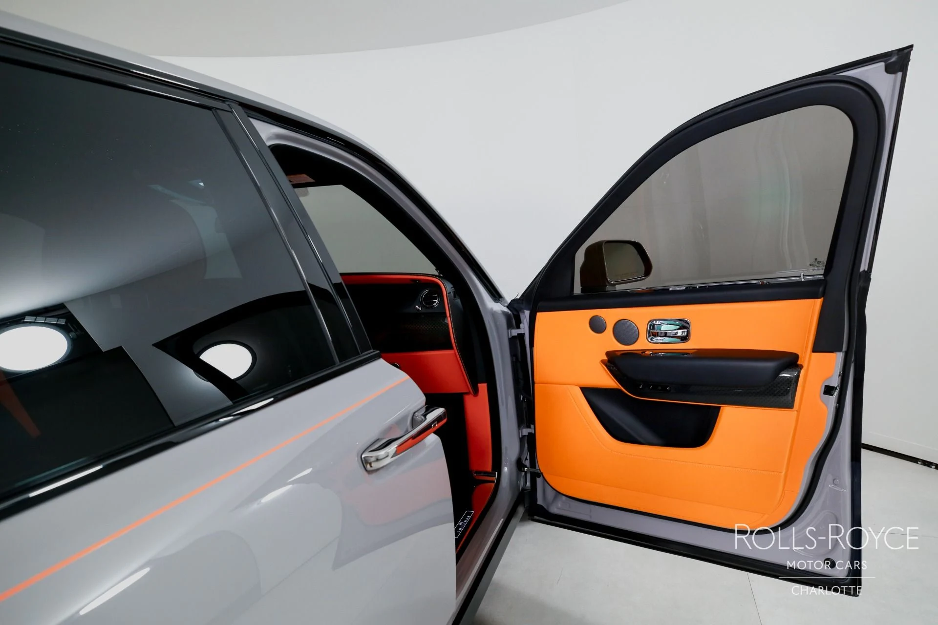 mph034_3206686586_Used_2024_Rolls_Royce_Black_Badge_Cullinan_1765396280_f25a51b75b