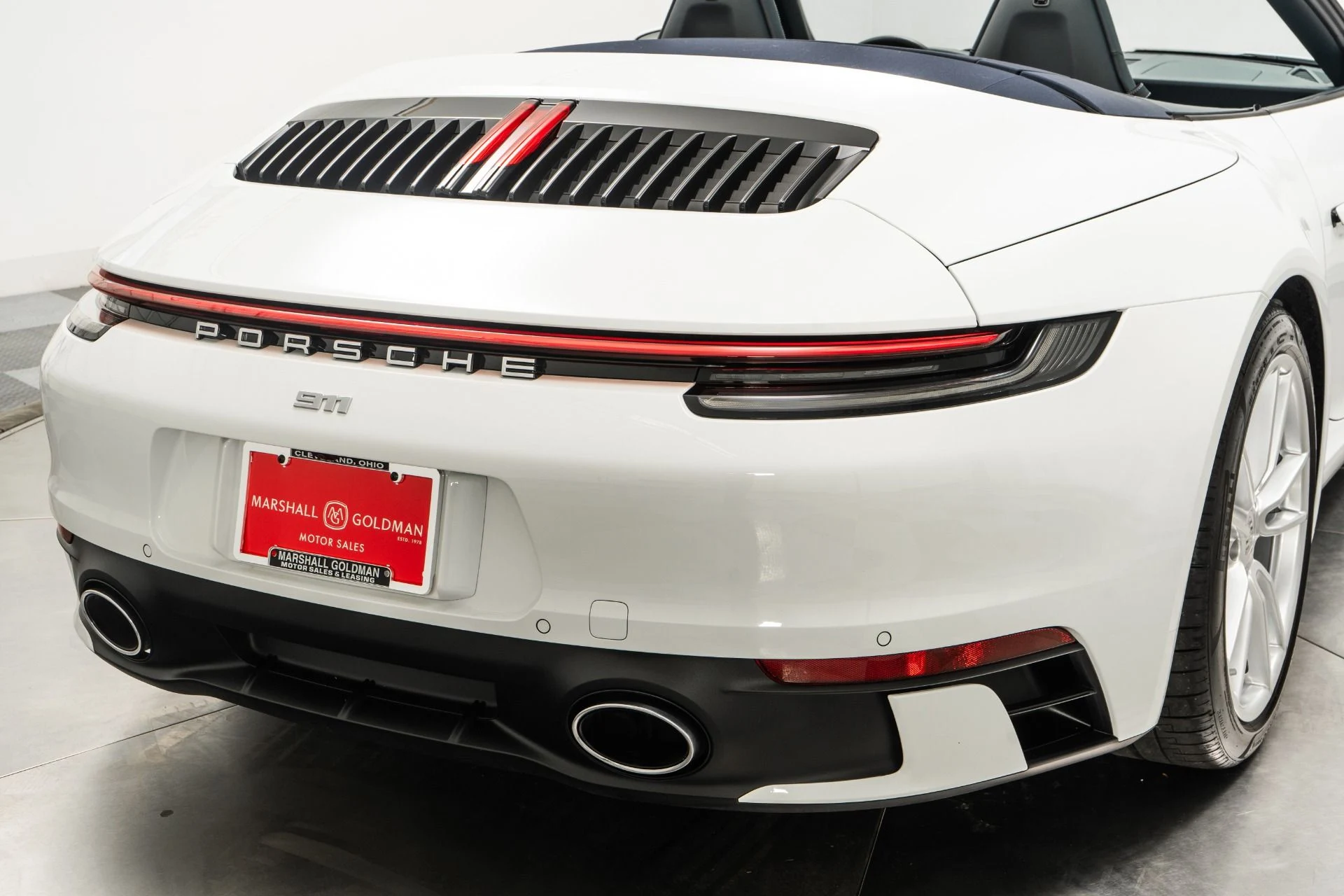 mph034_3212137950_Used_2023_Porsche_911_Carrera_Cabriolet_1756923318_82cd929485