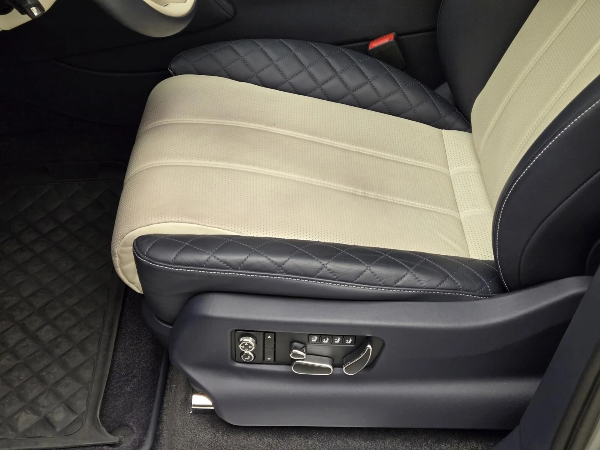 mph034_3212793005_Used_2018_Bentley_Bentayga_1760511508_ebbcbf4bd9