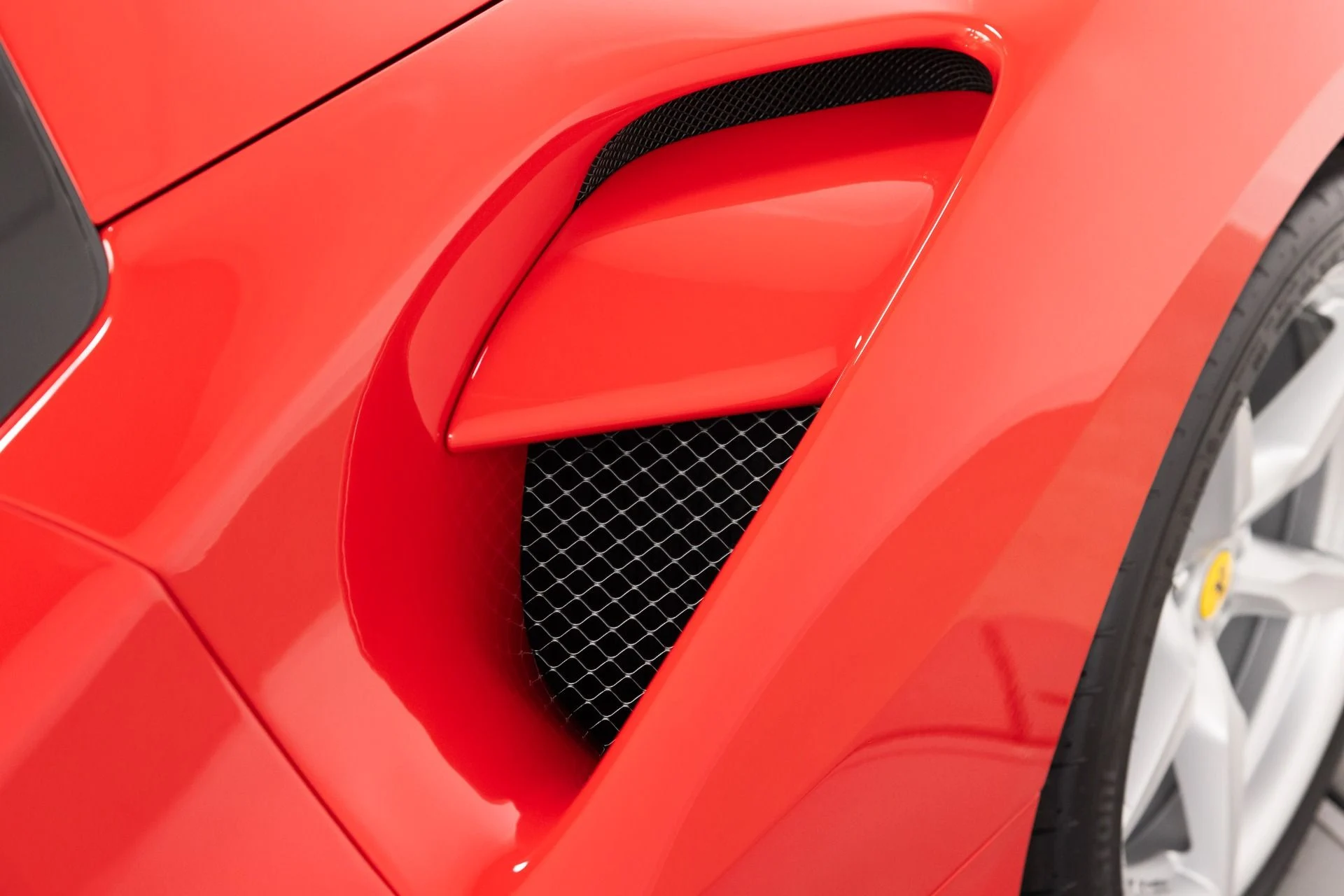 mph034_3214092352_Used_2019_Ferrari_488_Spider_1787231247_40161ce866