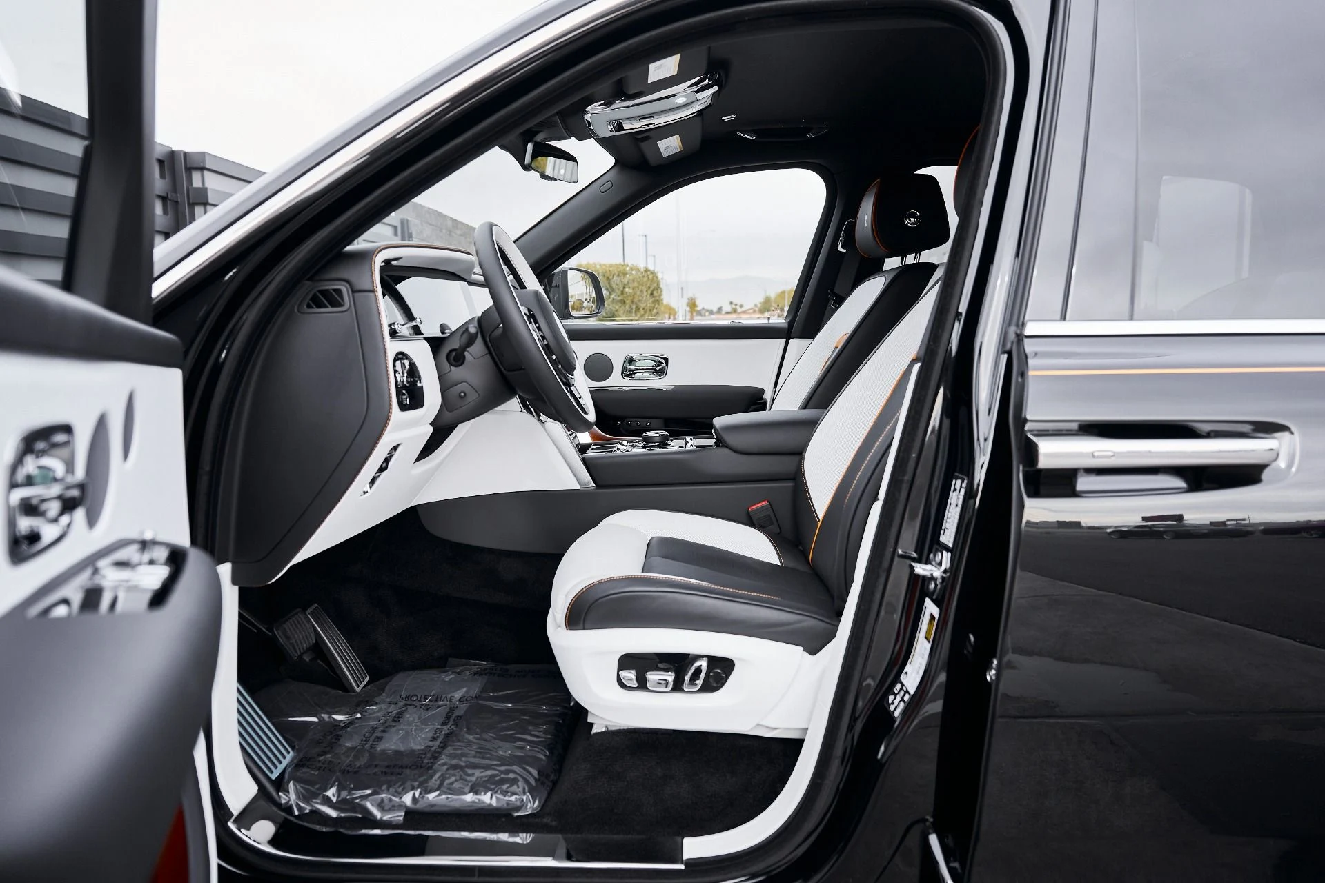 mph034_3236118937_Used_2026_Rolls_Royce_Cullinan_Base_1769135803_43e40eba5f