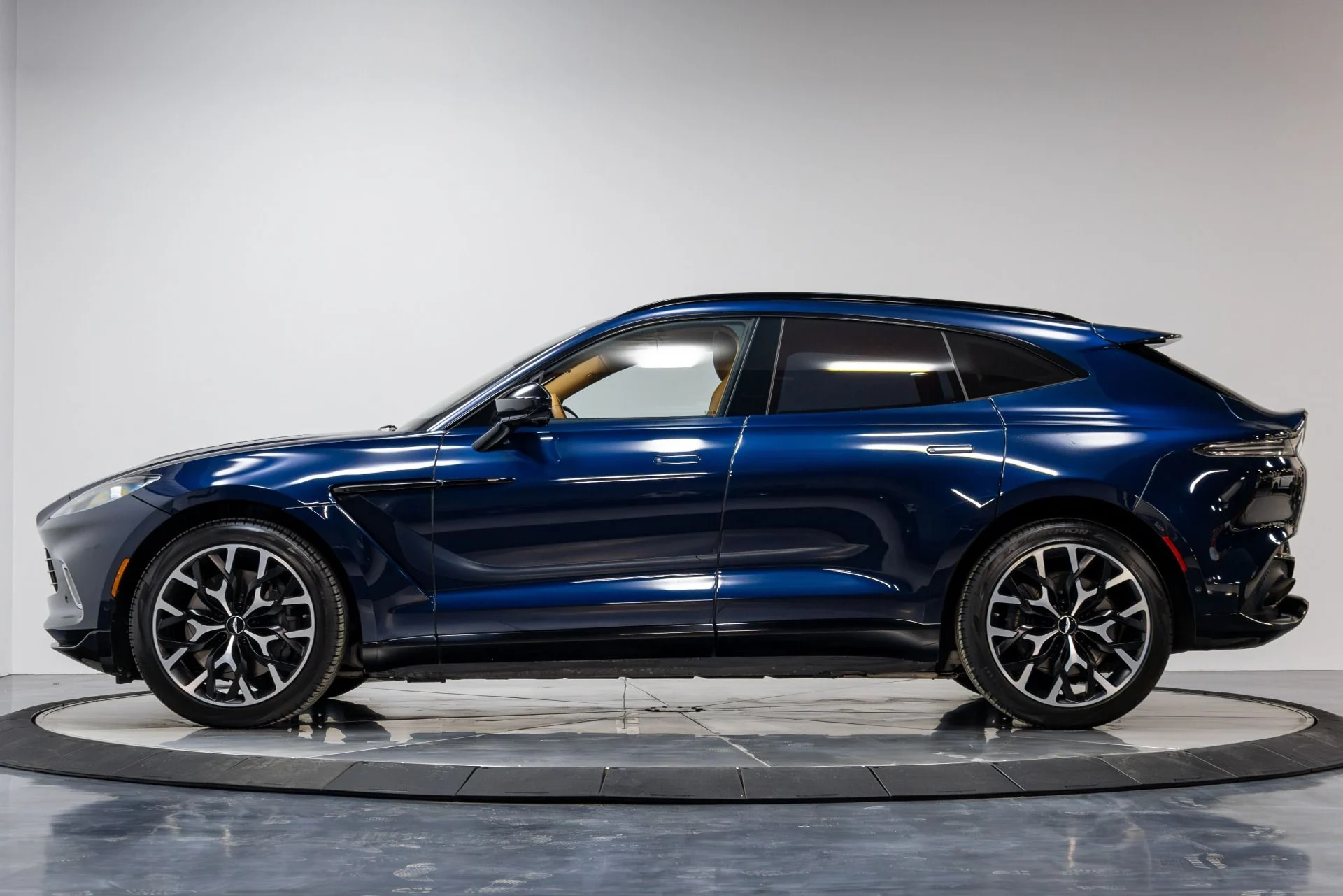 mph034_3240742845_Used_2021_Aston_Martin_DBX_1770088523_09e2dce601