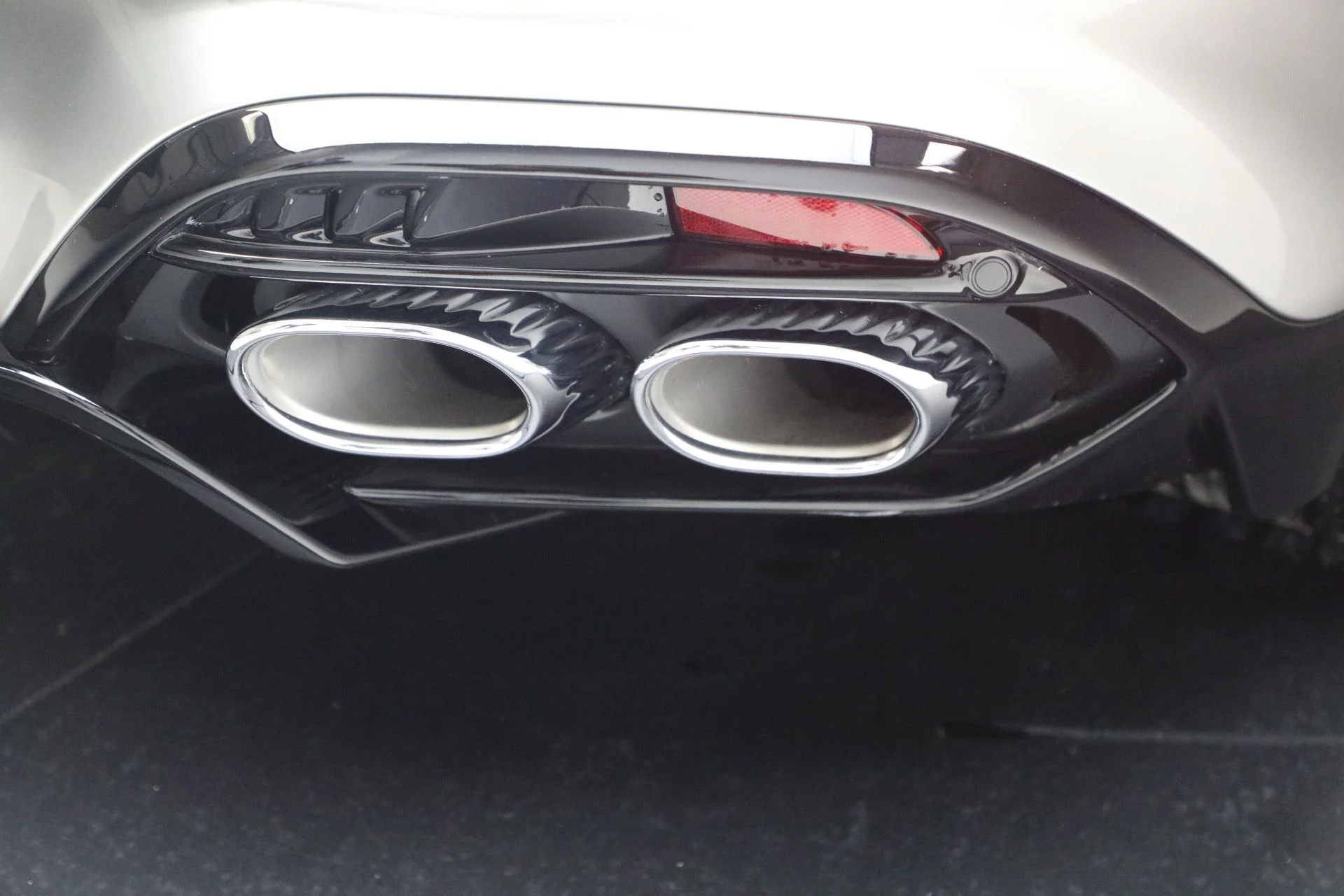 mph034_3269082650_New_2026_Aston_Martin_Vanquish_1767630425_006646fa1e