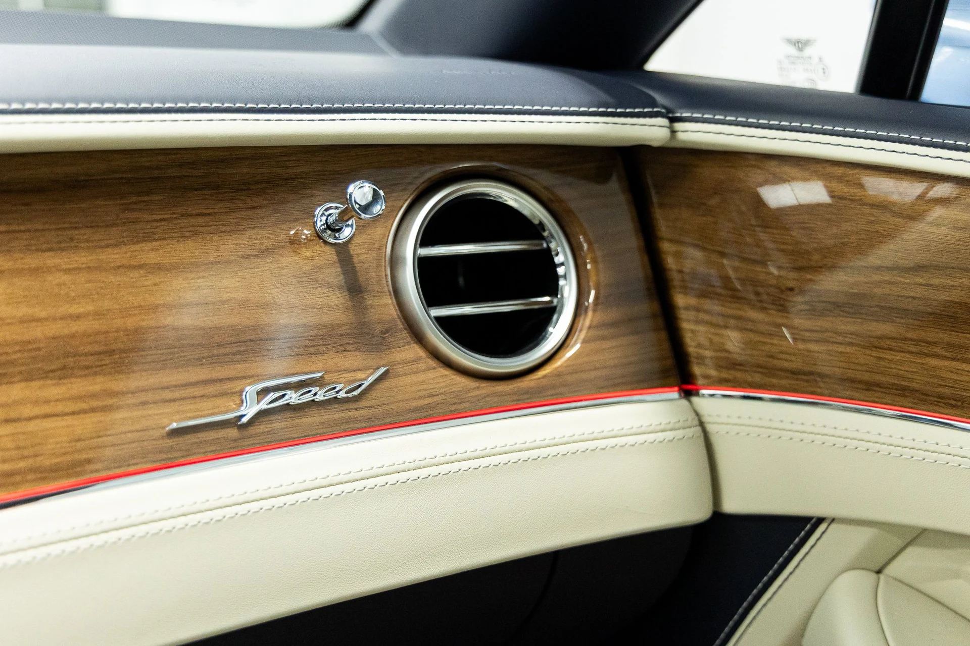 mph034_3269685654_3f1e0584bd3da1f16583fb45491fb235x_507b959e2f