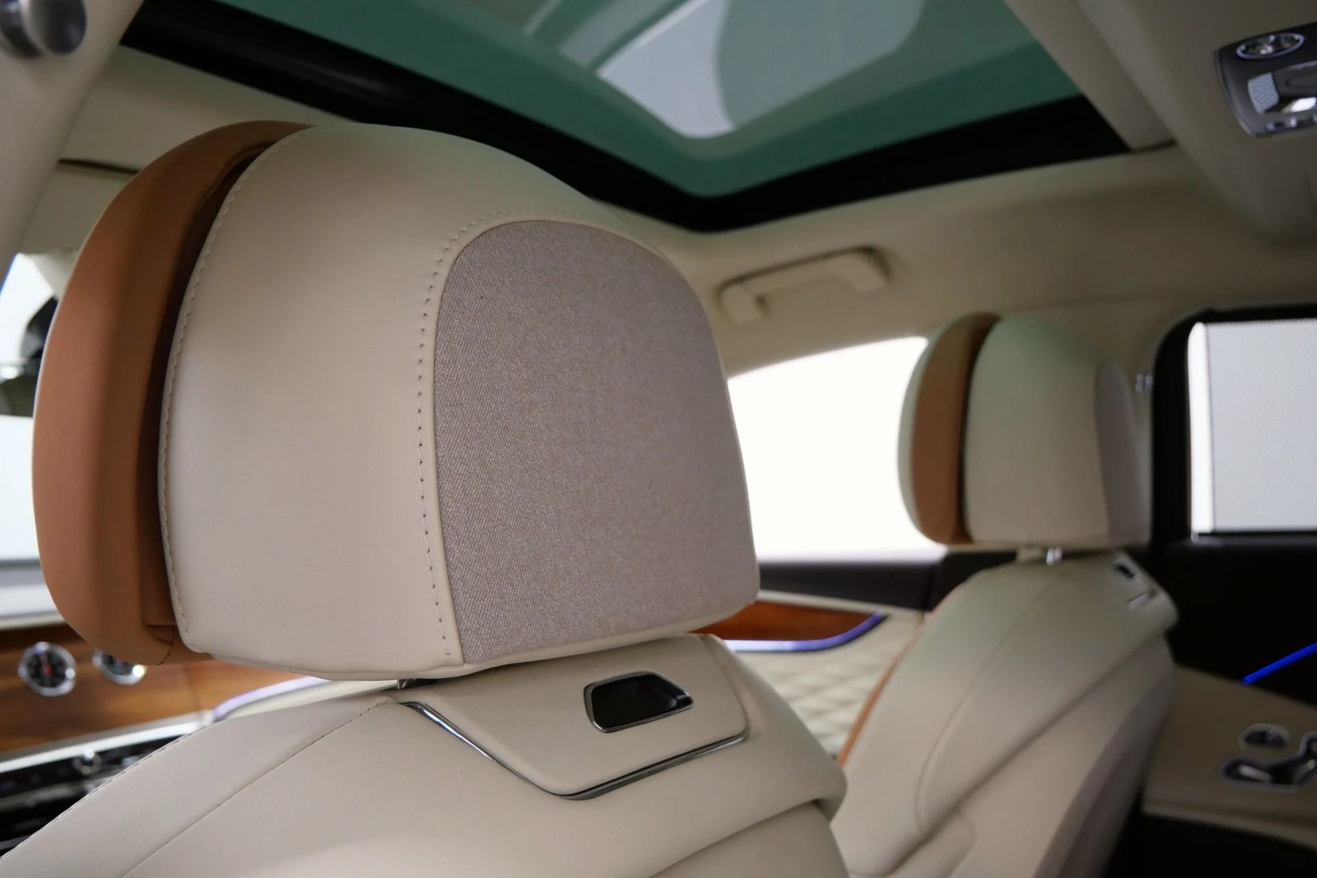 mph034_3286586425_Used_2022_Bentley_Flying_Spur_Hybrid_Odyssean_Edition_266_K_MSRP_Sustainable_Interior_Trim_1770409393_64ef48406d