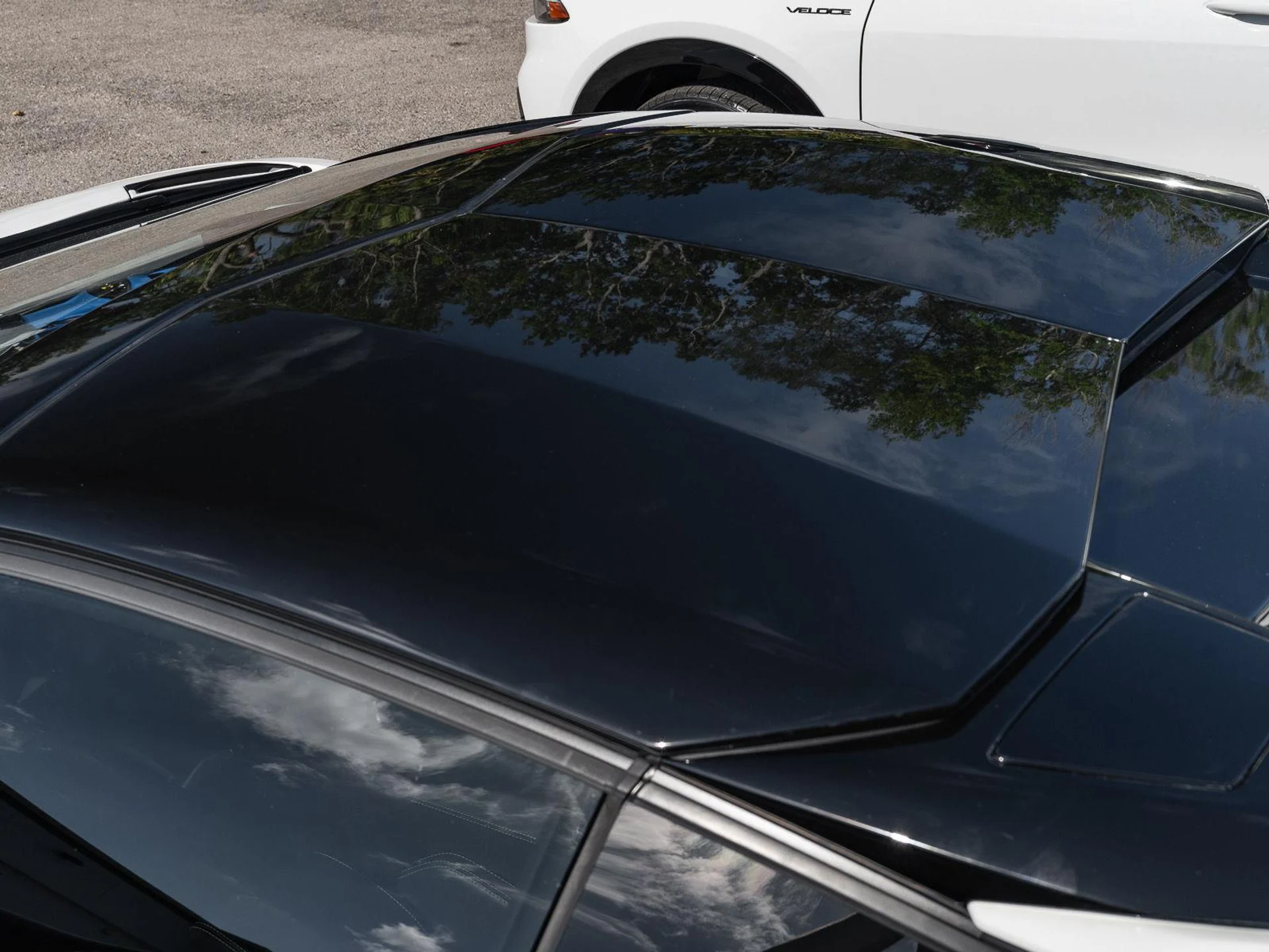 mph034_3296222352_Used_2016_Lamborghini_Aventador_LP_700_4_1777082812_1b945d29b1