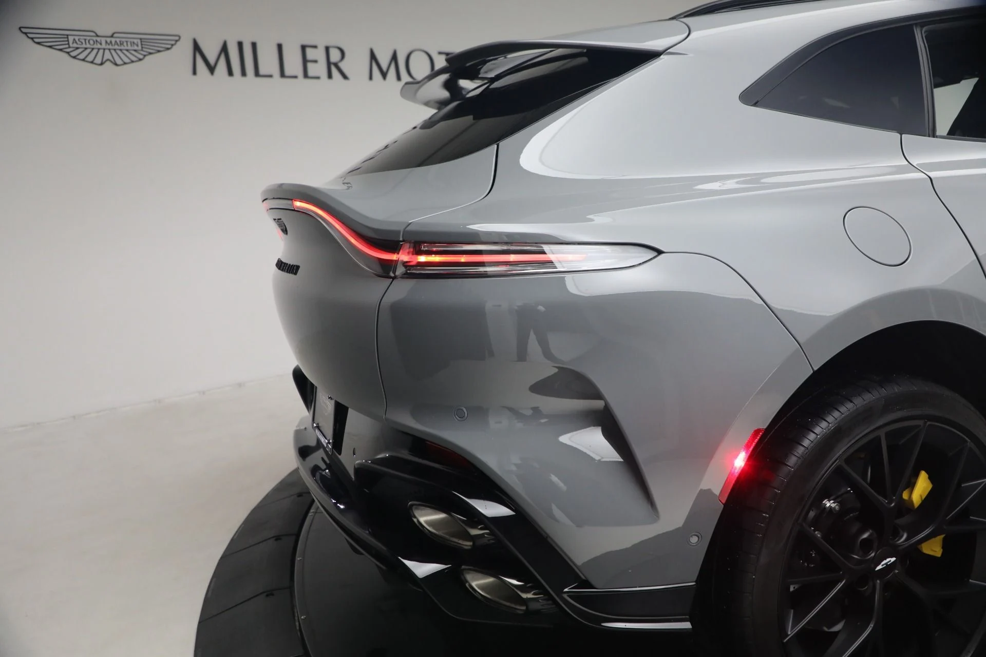 mph034_330013584_New_2026_Aston_Martin_DBX_S_1787860706_297523b63d