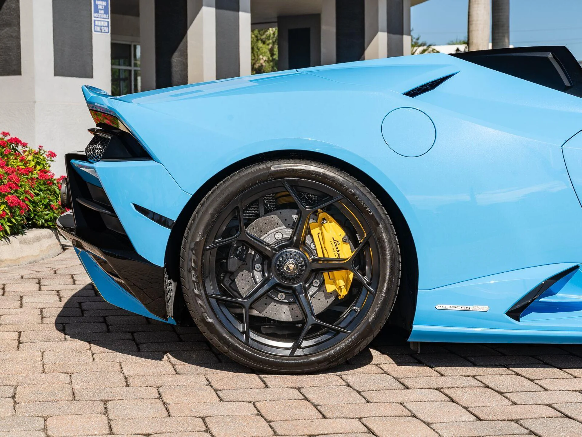 mph034_3301790233_Used_2022_Lamborghini_Huracan_EVO_Spyder_AWD_1792704194_22bae27f94