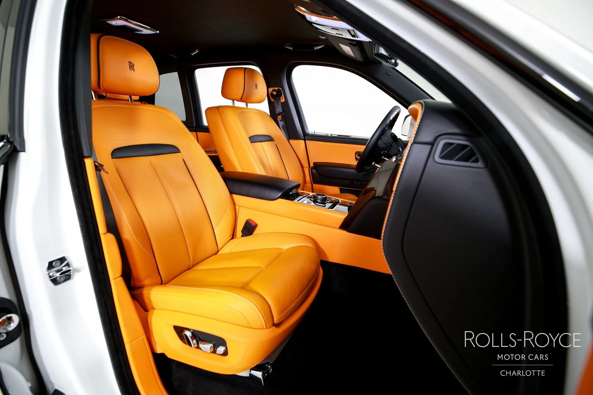 mph034_3308712523_Used_2022_Rolls_Royce_Black_Badge_Cullinan_1764197182_74cf57fbb1