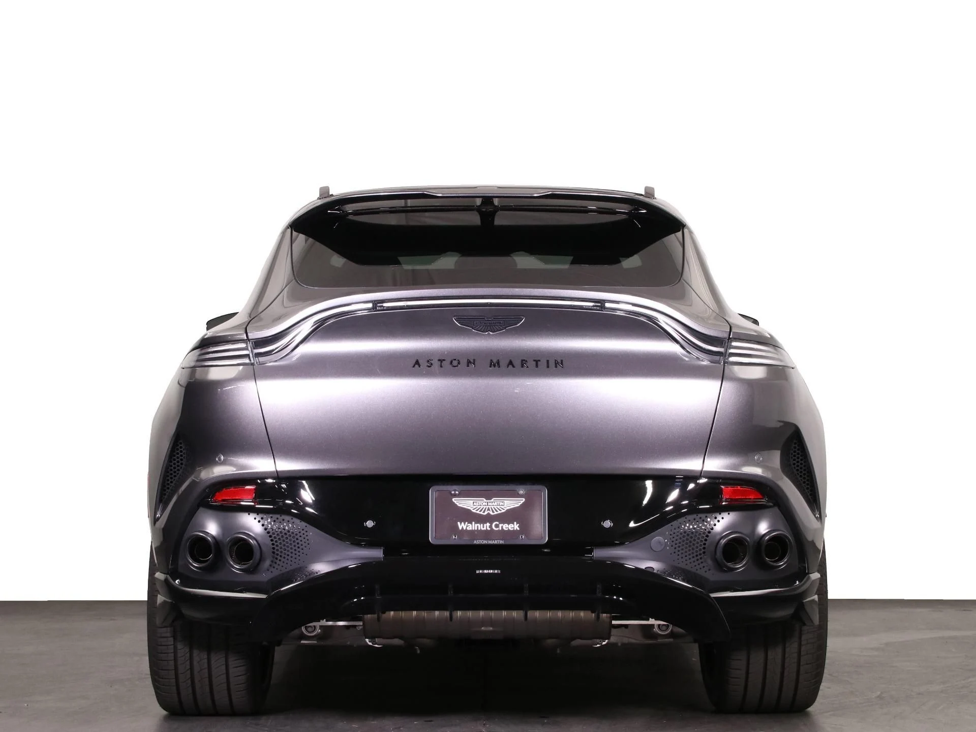 mph034_3320225459_New_2025_Aston_Martin_DBX_707_1742253294_7a99f7bb14