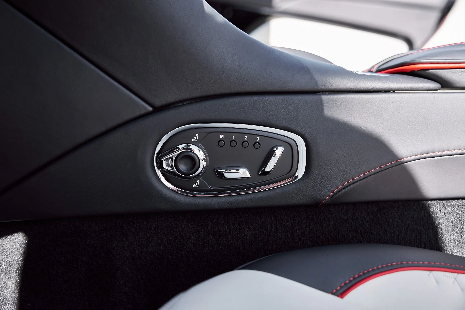 mph034_3331265523_Used_2023_Aston_Martin_DBS_Volante_1770513069_30b9026832