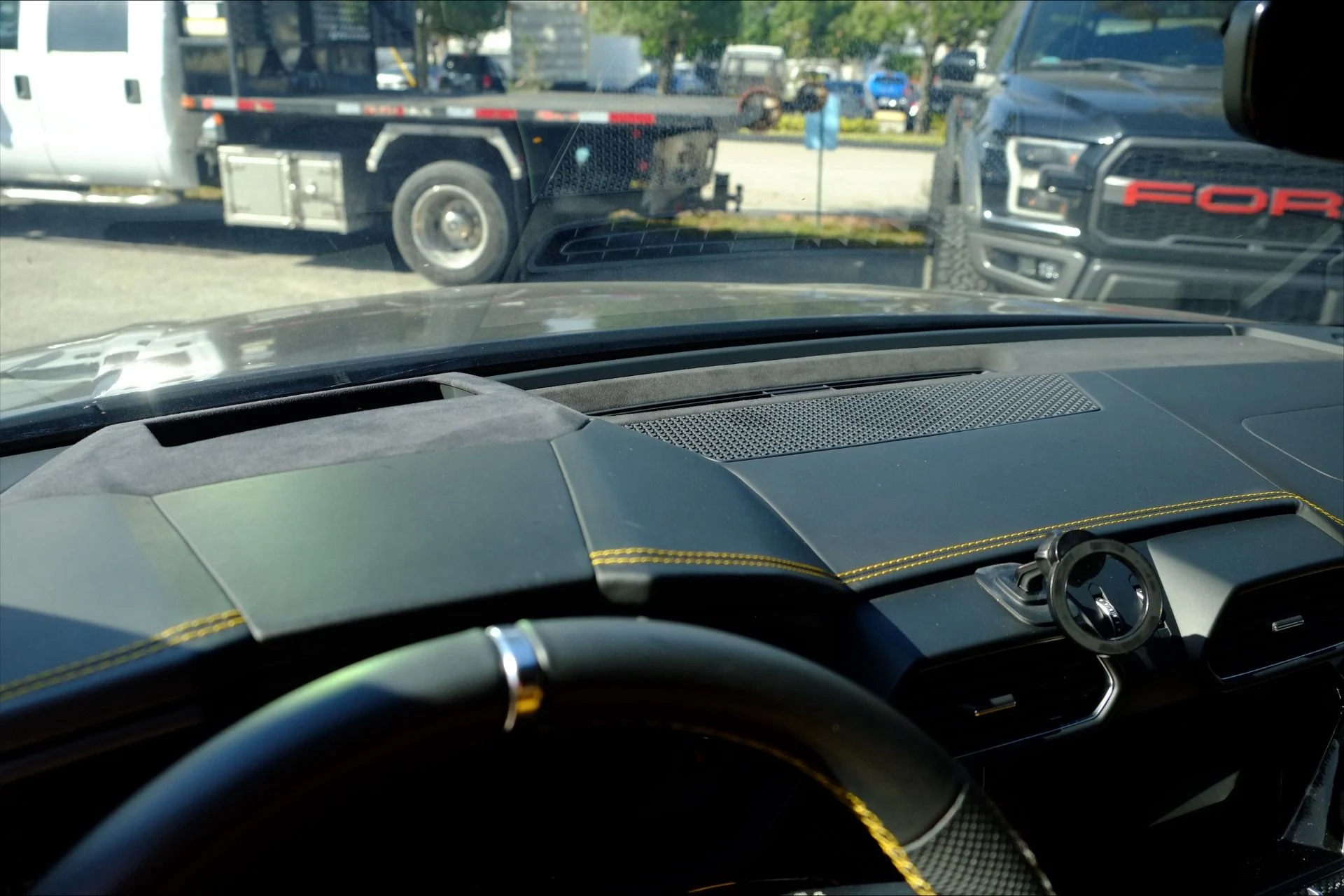 mph034_3343782883_Used_2021_Lamborghini_Urus_1776122311_40d76bf903