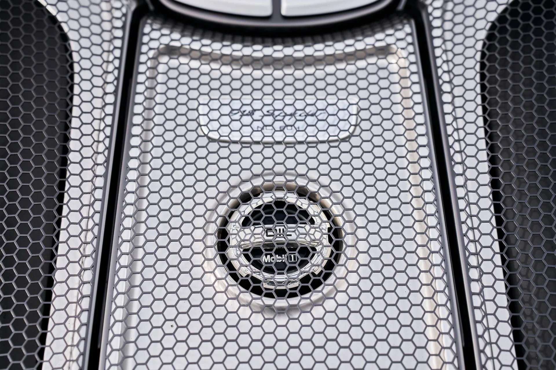 mph034_3346670370_Used_2015_Porsche_918_Spyder_w_Weissach_Package_1764874366_4c2c454142