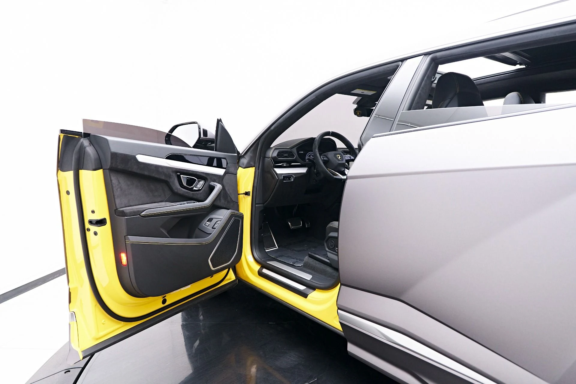 mph034_3349661426_Used_2021_Lamborghini_Urus_Base_1758751758_c400fac6af