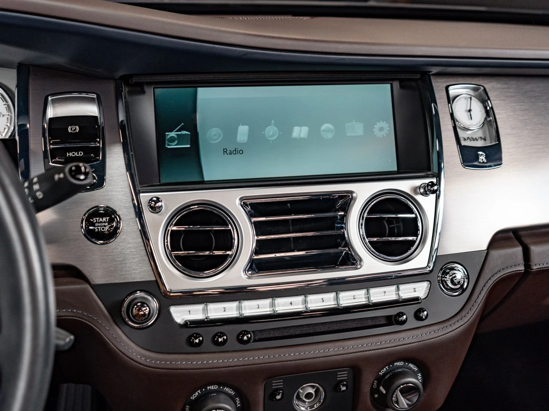 mph034_33496616_rolls_royce_dawn_2016_e0bb0edf0f