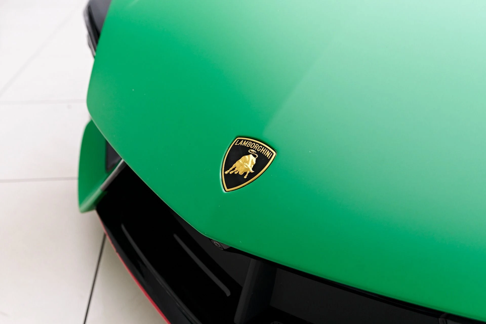 mph034_3350137061_Used_2024_Lamborghini_Revuelto_Base_1756951534_e807674e66