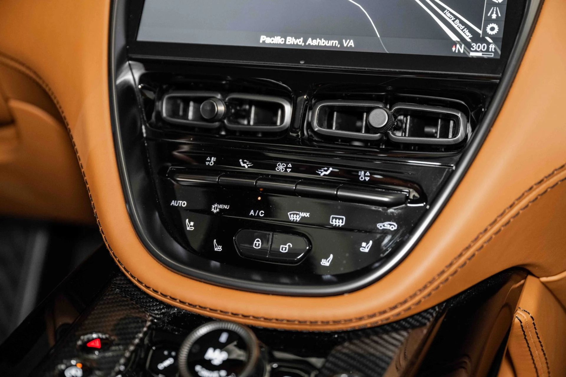 mph034_3356002106_Used_2023_Aston_Martin_DBX_707_1720795210_3316463dd9