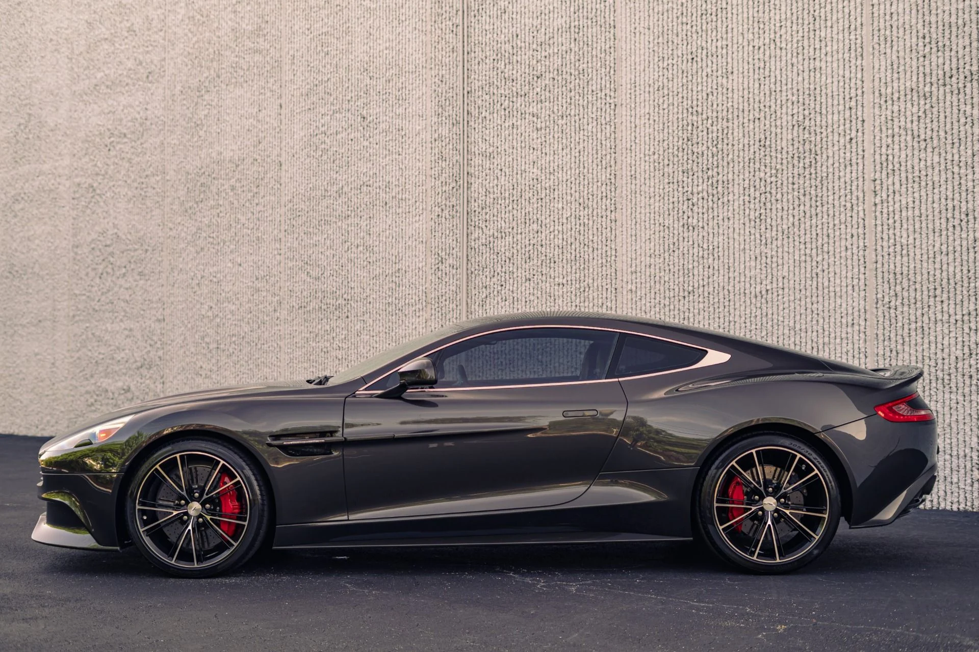 mph034_3359397726_Used_2014_Aston_Martin_Vanquish_Carbon_Exterior_Package_1783984882_9f3b98b29a