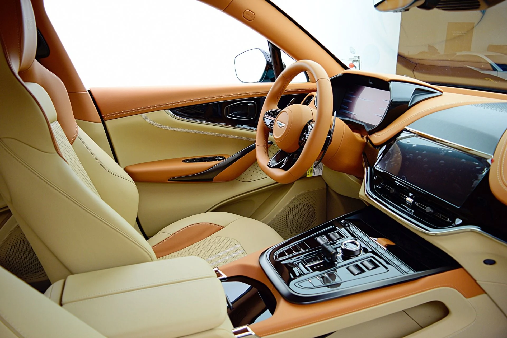 mph034_3362931650_New_2025_Aston_Martin_DBX_707_85389f6a63