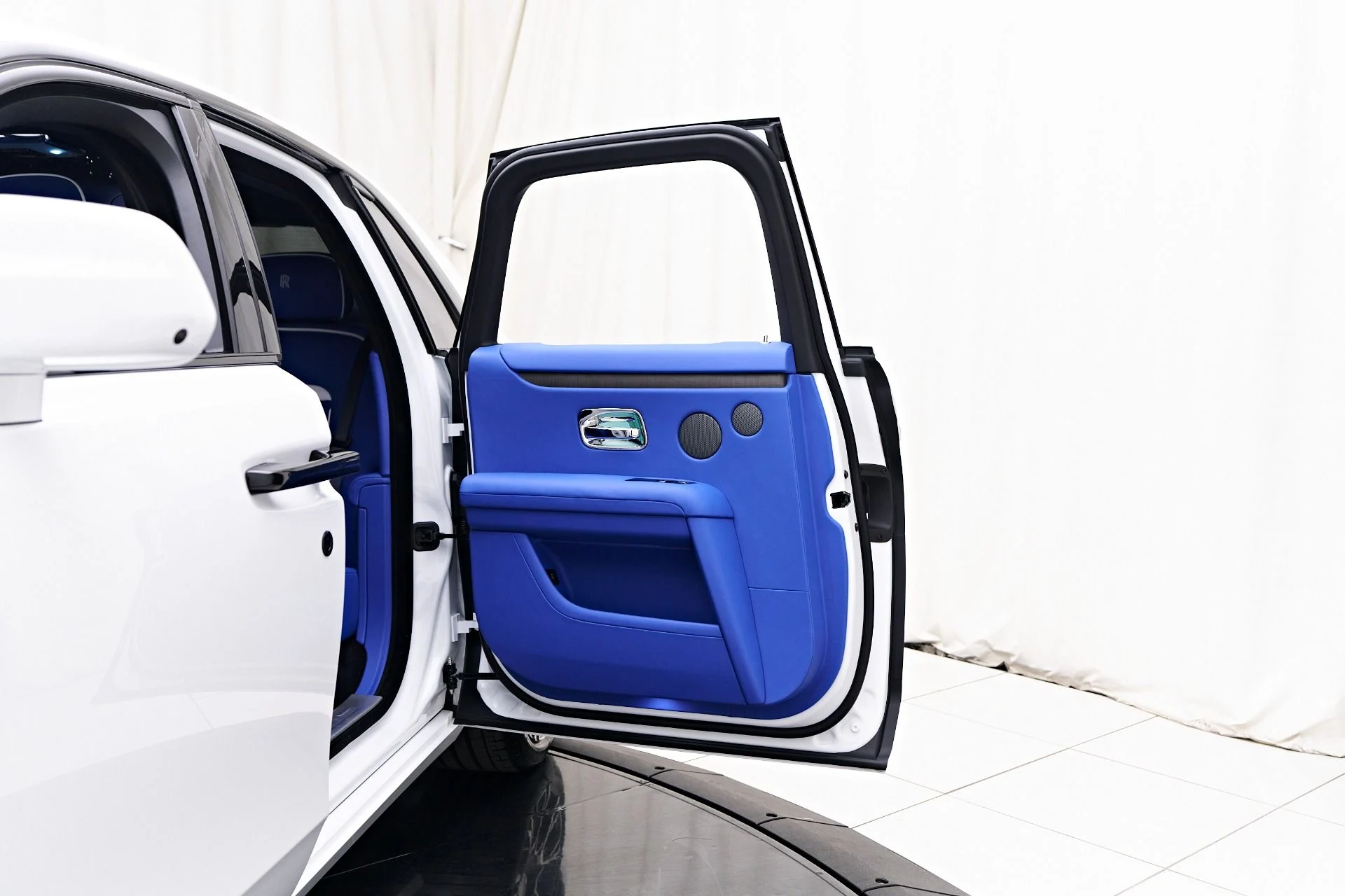 mph034_3363866435_Used_2024_Rolls_Royce_Ghost_Base_1757190832_7f5ed2f046