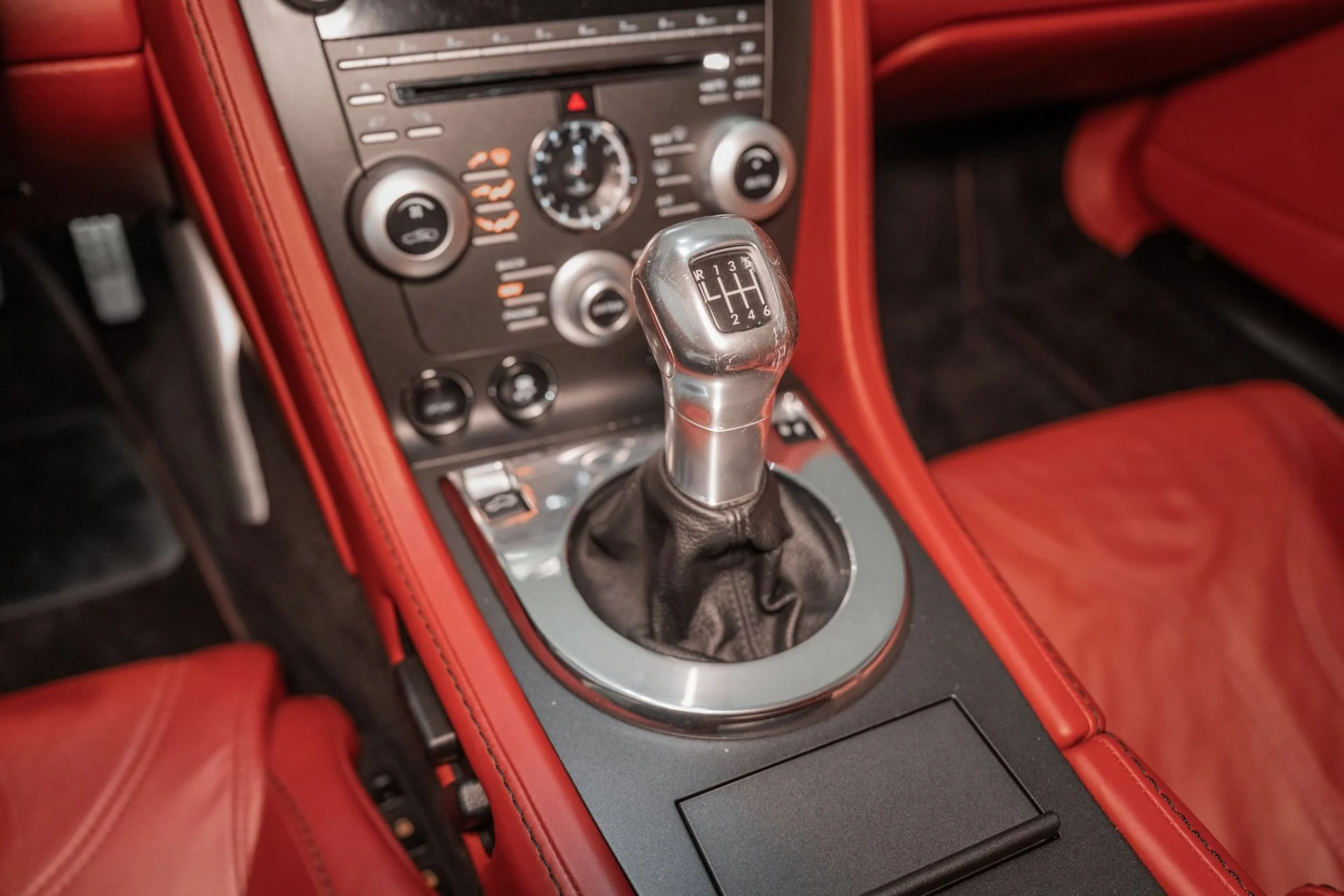 mph034_337658570_Used_2011_Aston_Martin_V12_Vantage_1762183015_4dfcd9691d