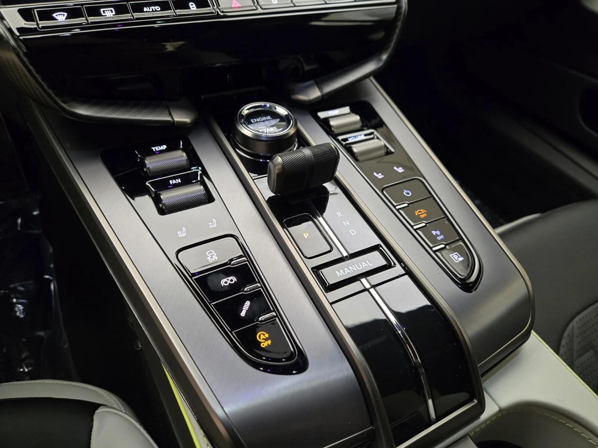 mph034_338304190_New_2025_Aston_Martin_Vanquish_V12_1742812655_e49373deaa