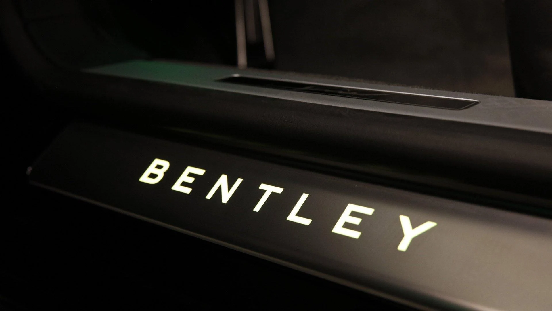 mph034_3384503126_Used_2024_Bentley_Flying_Spur_Speed_1706529821_5d8c9336f4