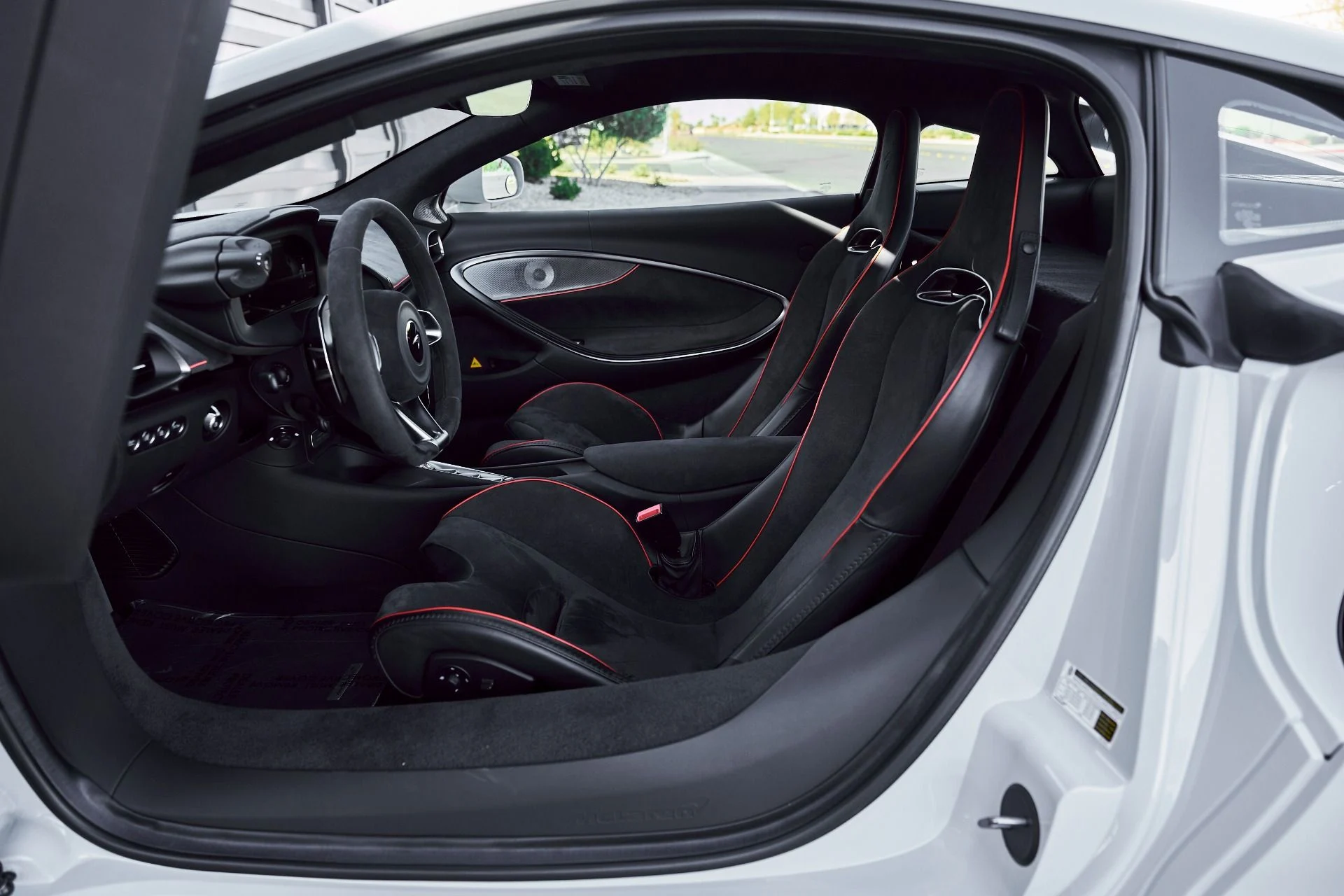 mph034_3388788194_Used_2023_Mc_Laren_Artura_1773773916_505fed30ad