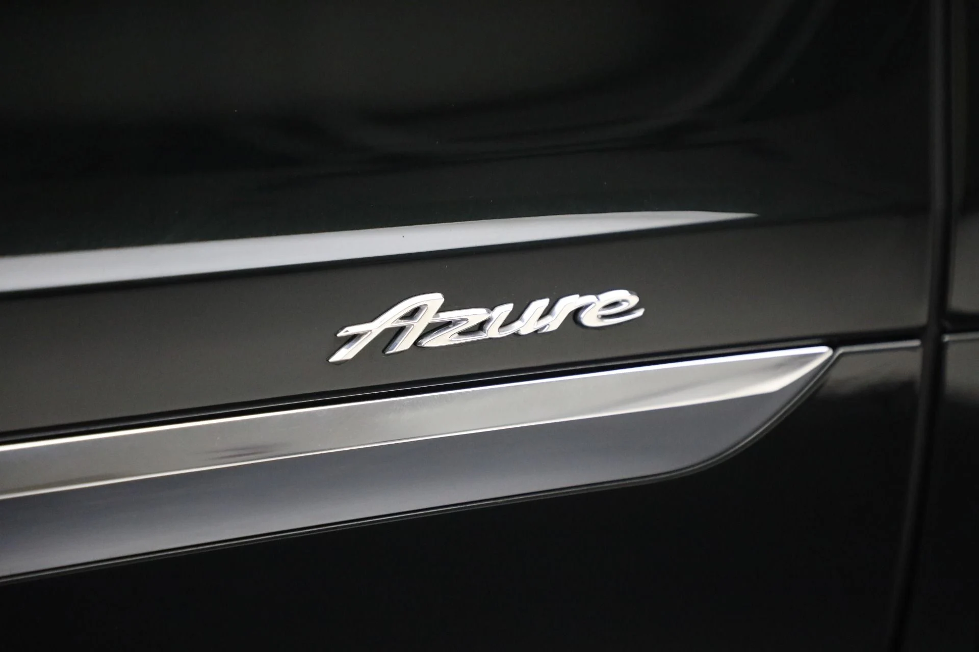 mph034_3401627761_Used_2024_Bentley_Bentayga_EWB_Azure_V8_4586419685