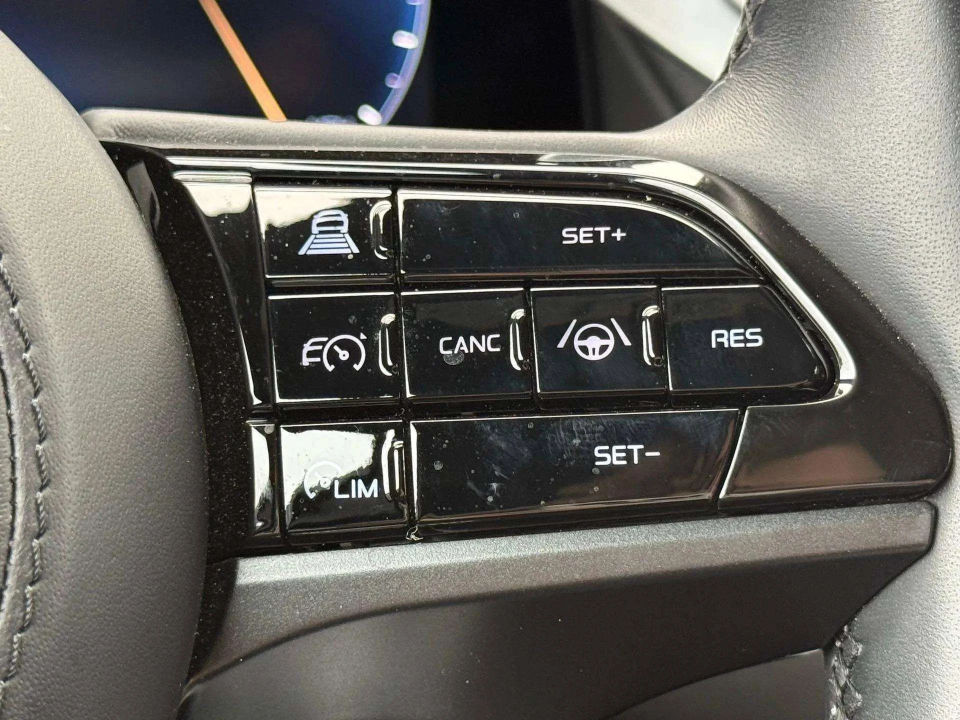 mph034_3403966976_2714ca942d61492fad7ec85c183f2255_5c8fe9071d