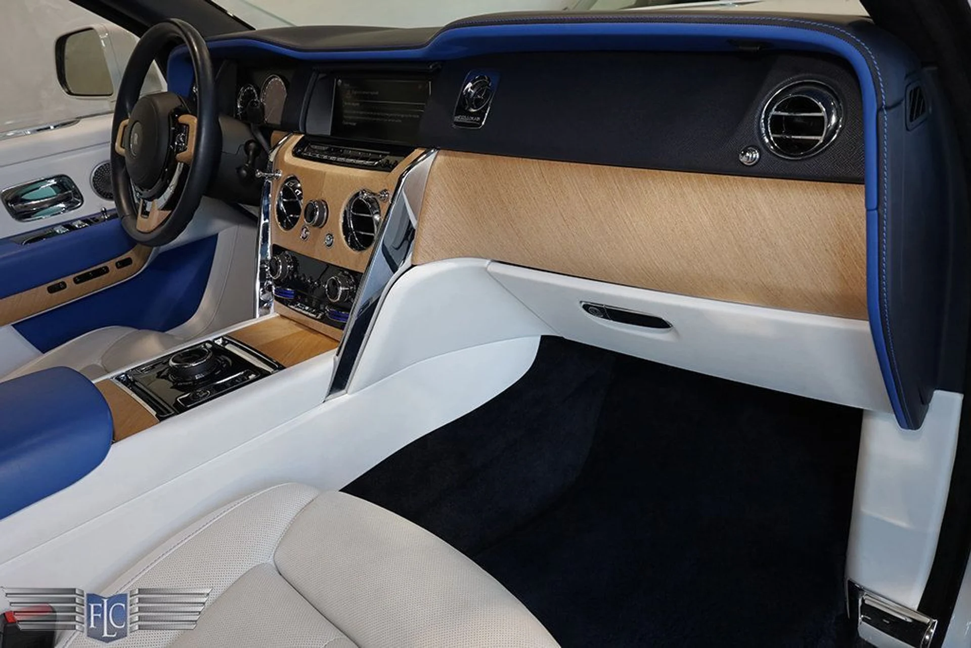 mph034_3404659092_used_2021_rolls_royce_cullinan_sportutility_9689_22989825_35_1024_a7bc8f5d31